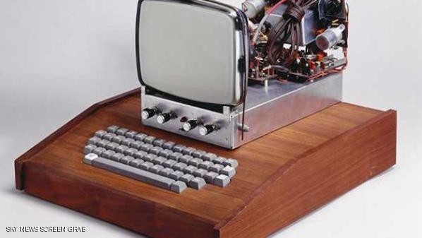 أول جهاز كمبيوتر Apple 1