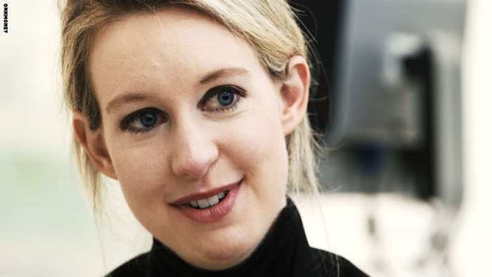 أصغر مليارديرة بأمريكا شابة بعمر 30 عاماً تركت دراستها الجامعية لتؤسس شركة يمكنها أن تغير من وجه الخدمات الصحية في أمريكا