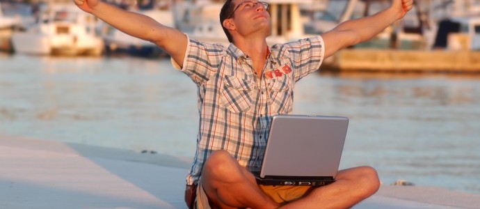 من المهم المحافظة علي الأجهزة الإلكترونية والبيانات المخزنة عليها خلال التنقل اليومي بها