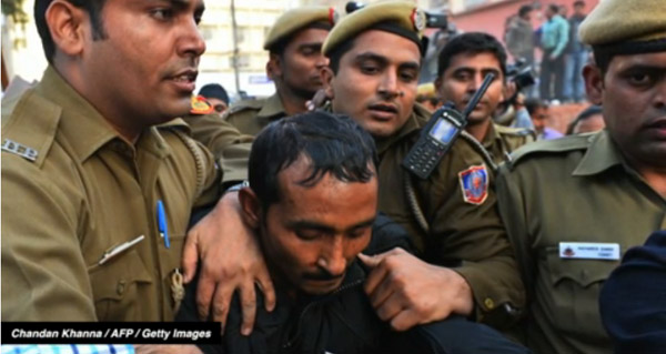 سائق تاكسي لشركة Uber بعد القبض عليه لأتهامة بجريمة أغتصاب