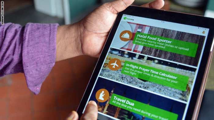 سنغافوري يستخدم التطبيق خارج أحد المطاعم