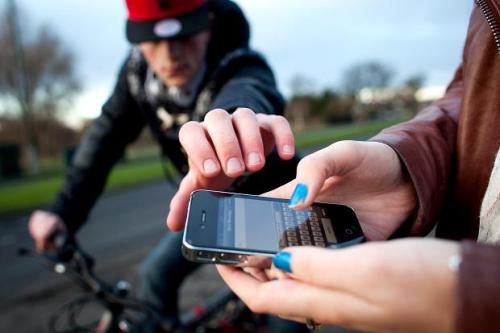 السرقة من أهم المخاطر التي تواجهه مستخدمي الموبايل