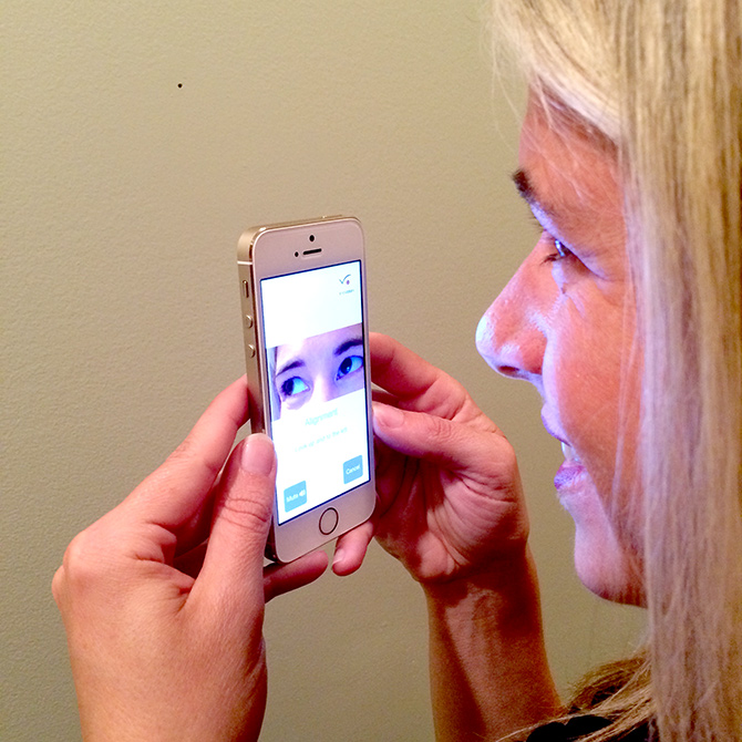 فتح الموبايل عن طريق بصمة العين أكثر دقة وأمنا