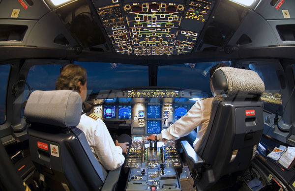 التحكم في الطائرات يتم من خلال العديد من الأجهزة الإلكترونية