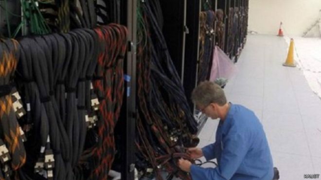 توصيل الأسلاك في كمبيوتر عملاق مثل شاهين 2 هو مهمة صعبة 