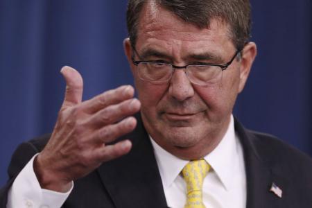 وزير الدفاع الامريكي اشتون كارتر اثناء مؤتمر صحفي في فرجينيا يوم 20 اغسطس 2015. تصوير: جوناثان ارنست - رويترز