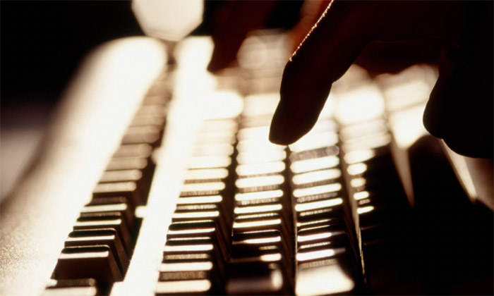 توفر أدوات القرصنة علي الإنترنت تدفع الشباب نحو هذا النشاط الإجرامي