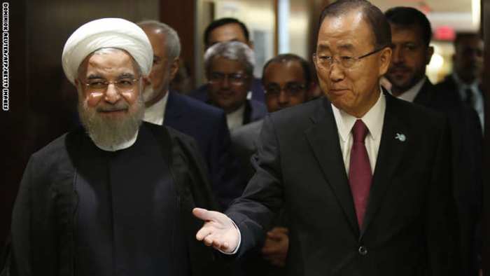 الرئيس الإيراني حسن روحاني والأمين العام للأمم المتحدة بن كي مون يوم 26 سبتمبر 2015