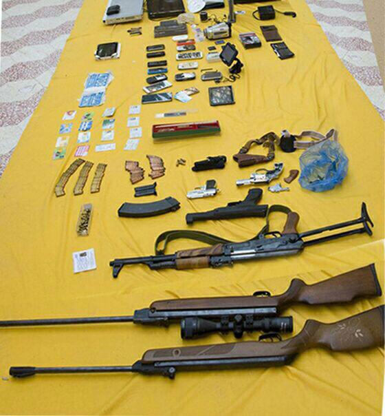 جانب من المضبوطات مع الخلية الإرهابية