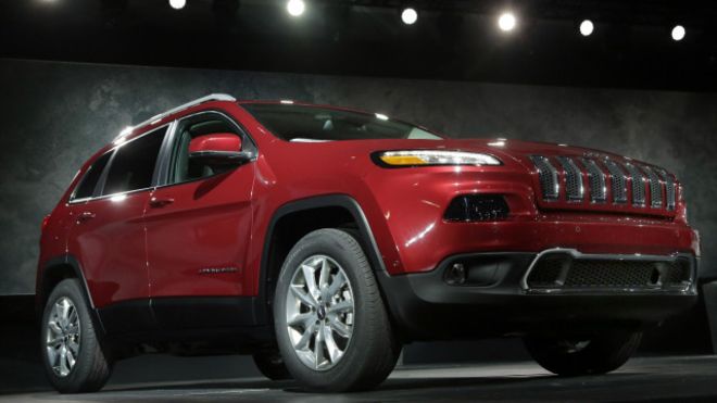 اكتشف قبل شهرين عيب في نظام الترفيه بسيارات "جيب شيروكي" قد يتيح لقراصنة إليكترونين التحكم فيها عن بعد