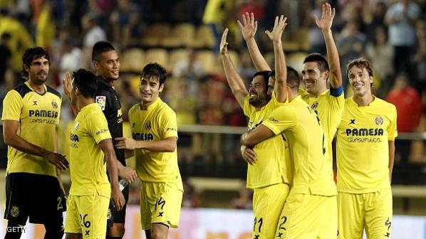 لاعبو فياريال يحتفلون بالنصر علي اتيلتكو مدريد 1-0 واحتلال قمة المسابقة لأول مرة في تاريخه