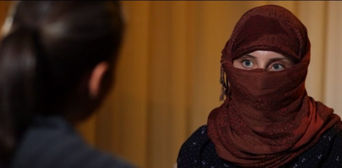 زينات مع المذيعة خلال اللقاء التلفزيوني