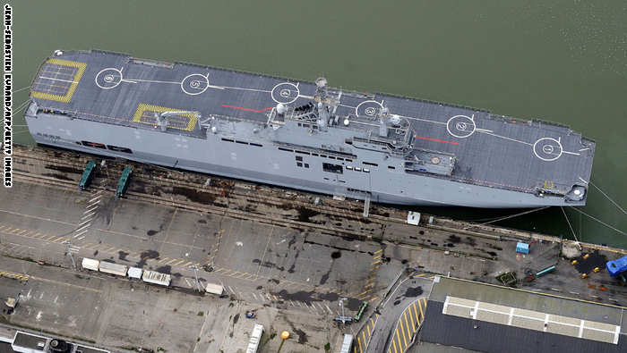 حاملة الطائرات المروحية ميسترال التي باعتها فرنسا لمصر الشهر الماضي