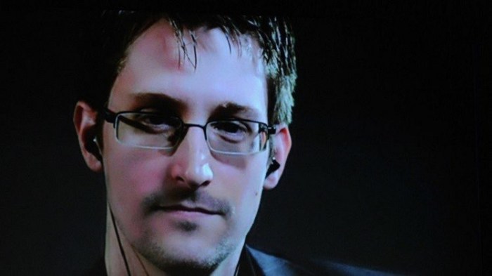 إدوارد سنودن - المتعاقد السابق من وكالة الأمن القومي الأمريكي