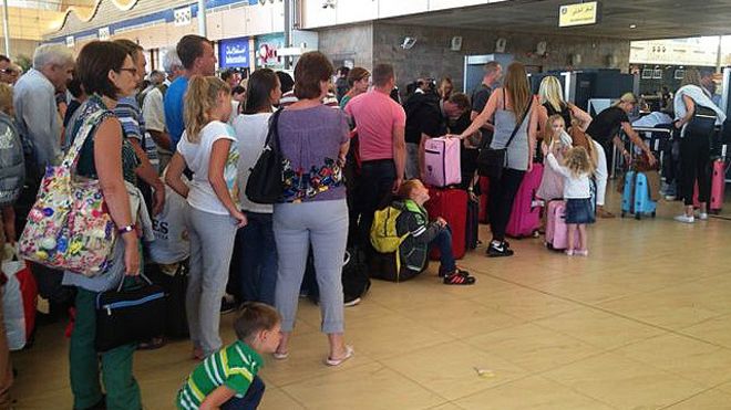 من المقرر أن تشارك شركات موناك وتومسون وتوماس كوك والخطوط البريطانية في إجلاء نحو 19 ألف مسافر بريطاني عالقين في شرم الشيخ 