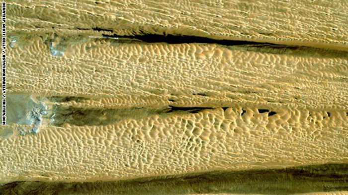 وهنا نشر صورة أخرى لمصر قال فيها: "الظلال والتجنيس المختلف لأرض مصر."