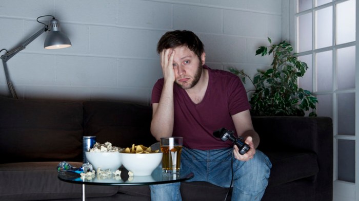 صورة لشاب مع البلاي ستيشن خلال ساعات متأخرة من الليل