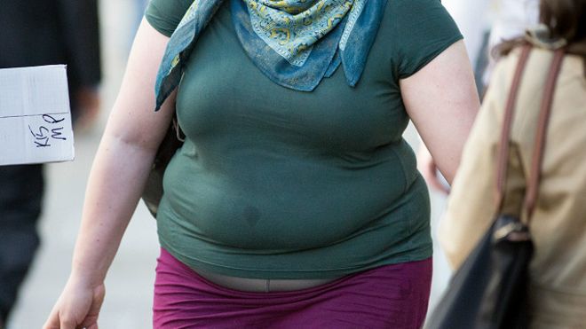 تؤثر السمنة على صحة المرأة أثناء الحمل، ومن ثم صحة الجنين