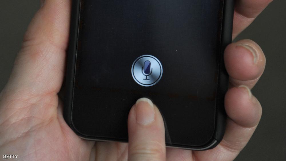 خدمي سيري الصوتية تتيح لمستخدمي الأيفون و الأيباد الاستعلام عن المعلومات وتنفيذ الأوامر بالصوت