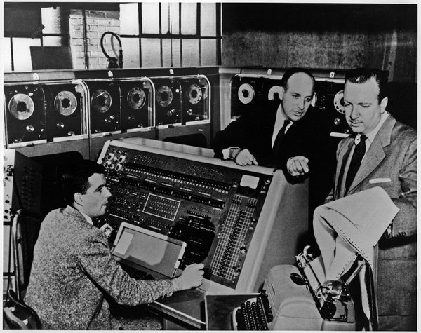 الحاسبات العملاقة التي بدأت معها رحلة البريد الإلكتروني