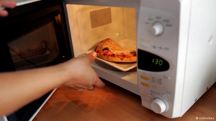 تكنولوجيا الميكروويف كسرت عامل الزمن في مطابخنا