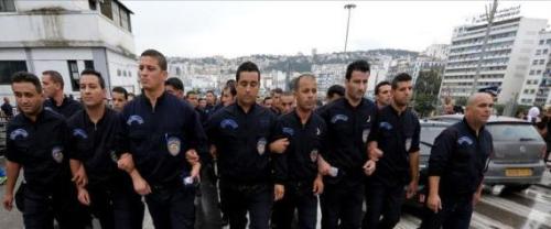 عناصر الشرطة الجزائرية