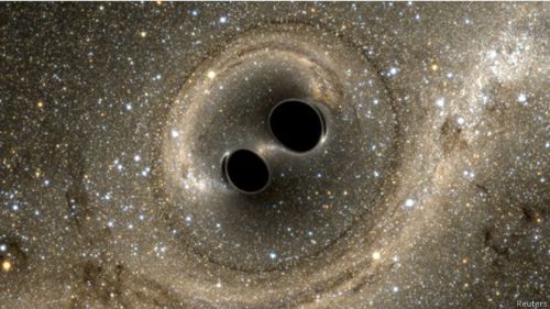 الكشف الجديد هو اول اكتشاف لنظام الثقوب السوداء واول ملاحظة لثقوب سوداء وهي تصطدم وتتوحد