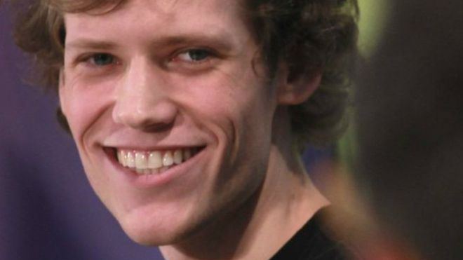 كريس بول تنحى عن إدارة موقع فور تشان في يناير 2015 