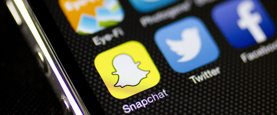 موبايل أيفون 5 سي مثل الذي كان يستخدمه الإرهابي سيد فاروق