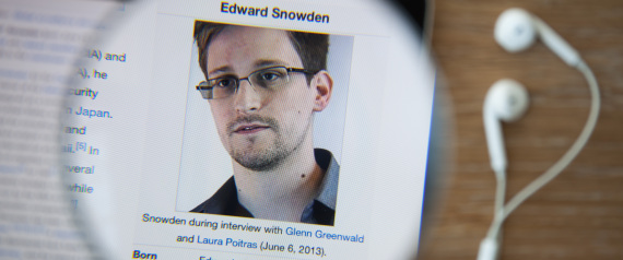 وثائق إدوارد سنوند أحدث ضجة في جميع أنحاء العالم لكشفها حقيقة التجسس الحكومي علي مستخدمي الإنترنت والموبايل