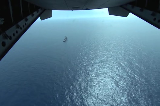 عمليات البحث تجري من الجو والبحر