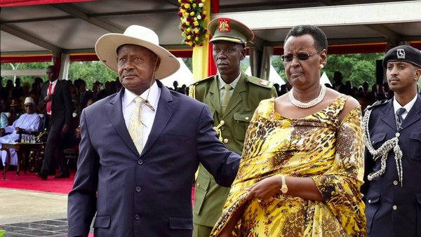 رئيس أوغندا يورو موسيفيني وقرينته