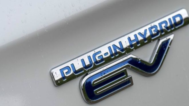 يُعتقد بأن ميتسوبيشي باعت نحو 100 ألف سيارة أوتلاندر هجينة 