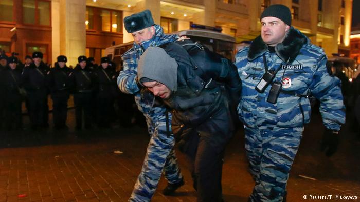 الضغوط تزداد في روسيا علي نشطاء الإنترنت