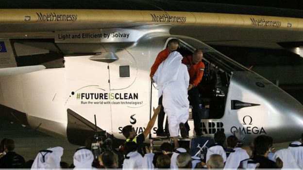 يعمل الطياران بيكارد وبورشبيرج في مشروع تطوير سولار امبلس منذ أكثر من 10 سنوات. 