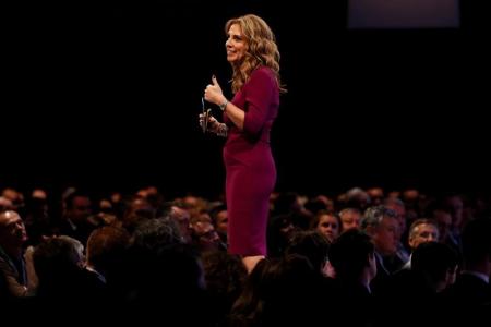 نيكولا مندلسون نائبة رئيس شركة فيسبوك لمنطقة أوروبا والشرق الأوسط وأفريقيا تلقي كلمة في مؤتمر سنوي تنظمه منظمة (سي.بي.آي) للتوظيف يوم الاثنين 21 نوفمبر في لندن