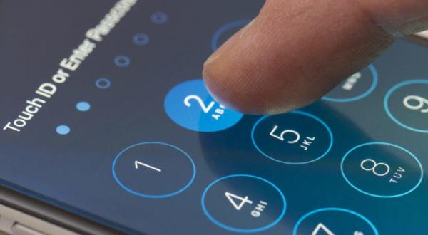 الخطورة في أن الثغرة تتيح الحصول علي المعلومات أثناء غلق الموبايل