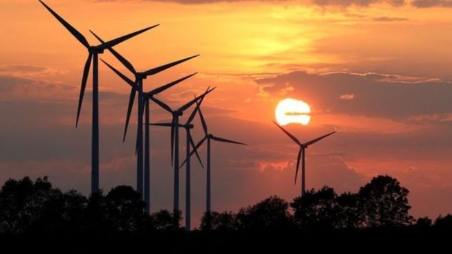 جوجل توصلت إلى أولى اتفاقياتها لشراء كل الطاقة الكهربائية التي تنتجها مزرعة رياح بسعة 114 ميجاوات في ولاية أيوا عام 2010 