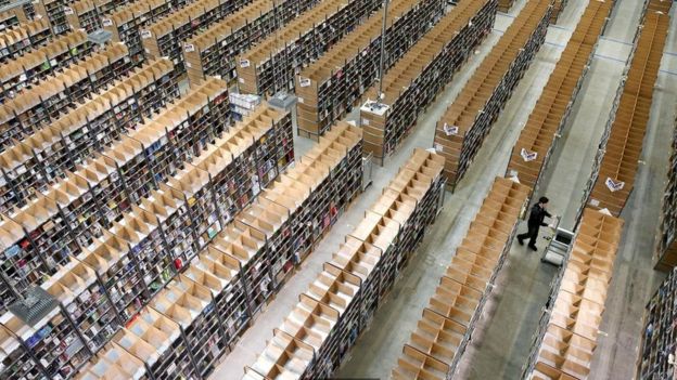 يختار لنا تجار التجزئة عبر الإنترنت، مثل موقع أمازون، منتجات بناء على المواقع التي اعتدنا تصفحها في السابق، إلا أن ذلك قد يسهم في حجب كل ما هو جديد ومختلف عنا