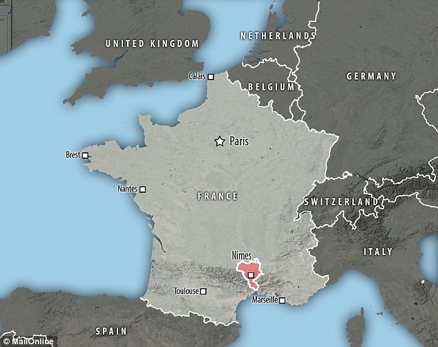 خريطة توضح مكان مدينة نيم بجنوب فرنسا