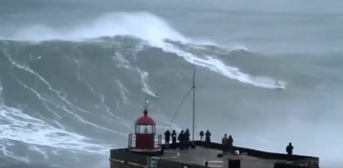 يتم تسجيل ارتفاع الأمواج بطريقة أوتوماتيكية