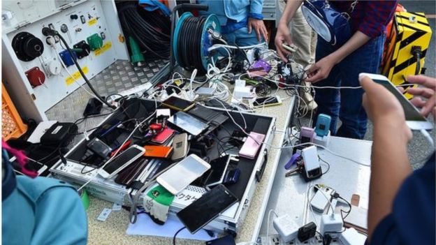 تستخدم بطاريات الليثيوم في الكثير من الأجهزة 