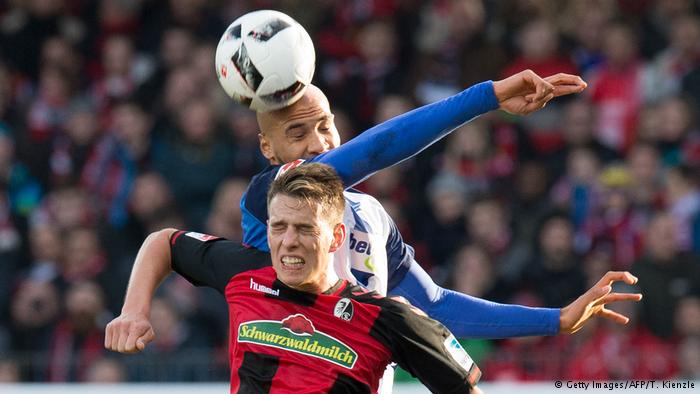 ضربات الرأس في كرة القدم ليست أقل خطورة من الملاكمة