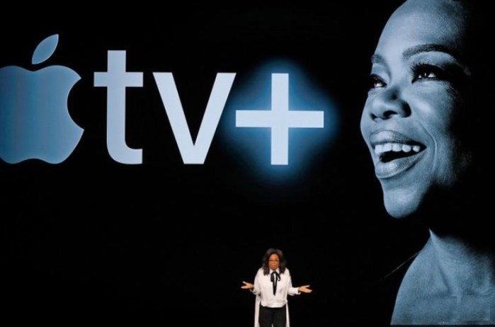 الإعلامية الشهيرة أوبرا وينفري خلال مؤتمر لشركة أبل في ولاية كاليفورنيا يوم 25 مارس