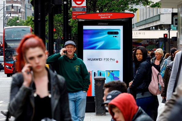 إعلان عن هواوي في وسط لندن