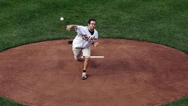 بطل العالم في البوكر 2012، جريج مرسون، كان بين اللاعبين المحترفين الذين هزمهم برنامج بلوريباس. ويظهر مرسون في الصورة وهو ينفذ الرمية الاحتفالية في مباراة بيسبول