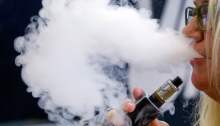 أول حالة وفاة بسبب السجائر الإلكترونية جراء "مرض غامض" يصيب الجهاز التنفسي