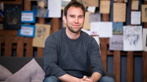 دشن كريس شيلدرك التطبيق في عام 2013