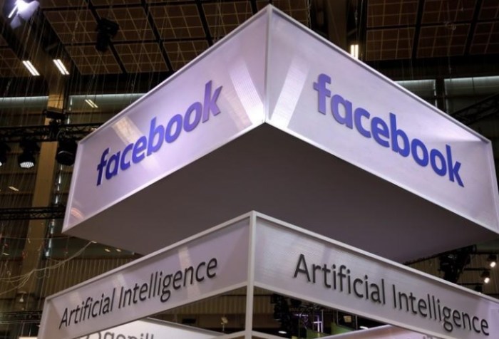 شعار فيسبوك في معرض للتكنولوجيا في باريس يوم 16 مايو 2019