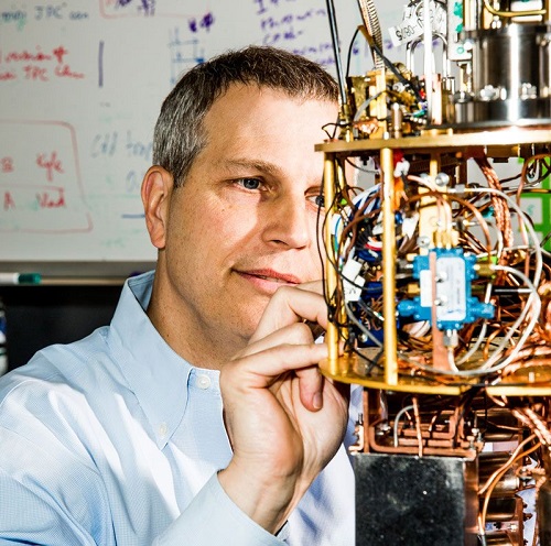 روبرت شولكوبف، من جامعة "يل" بولاية كونيتيكت الأمريكية، يطور جهاز تبريد يعمل على تبريد وحدات التوصيل فائقة التوصيل إلى ما فوق الصفر المطلق